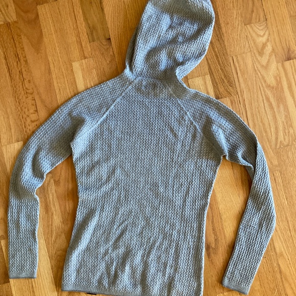 W's Patagonie Capeline Air Crew Hoodie - Picture 3 of 3